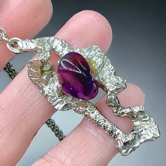 🌺Unique Brutalist Silver & Amethyst Necklace - Picture 9 of 10
